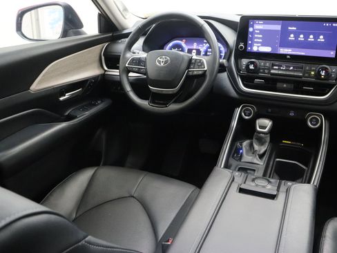 Used 2025 Toyota Grand Highlander AWD Hybrid image 33