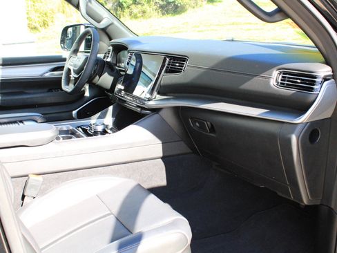 Used 2025 Jeep Wagoneer Series II w/ Premium Group I AWD/4WD image 23