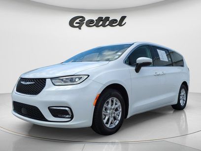 Used 2023 Chrysler Pacifica Touring-L