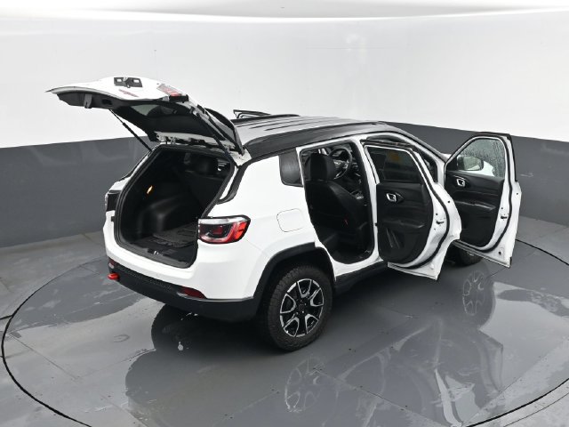 Used 2025 Jeep Compass Trailhawk AWD/4WD image 24