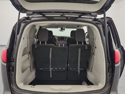 Used 2023 Chrysler Voyager LX FWD image 22
