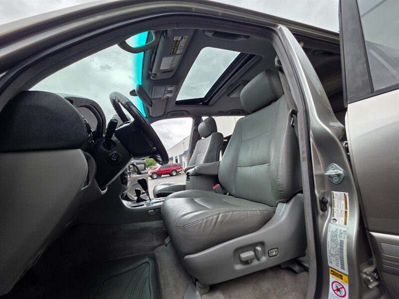 Used 2004 Toyota Land Cruiser w/ Convenience Pkg AWD/4WD image 11
