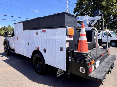 Used 2014 Ford F550 2WD Regular Cab Super Duty image 5