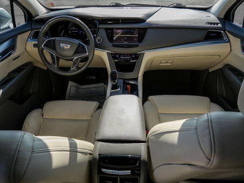 Used 2017 Cadillac XT5 Luxury w/ Driver Awareness Package FWD image 28