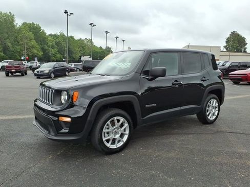 Certified 2023 Jeep Renegade Latitude AWD/4WD image 3
