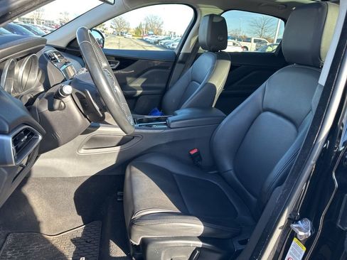 Used 2017 Jaguar F-PACE Premium image 16