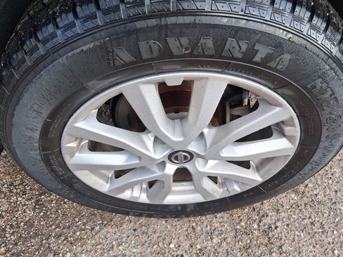 Used 2018 Nissan Rogue SV image 12