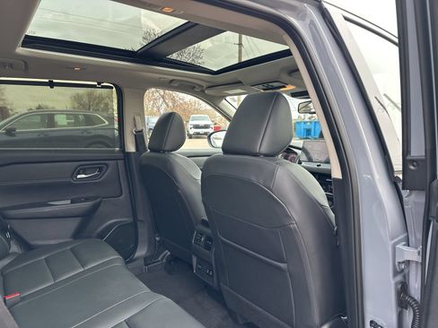 Used 2025 Nissan Rogue SL w/ SL Premium Package AWD/4WD image 31