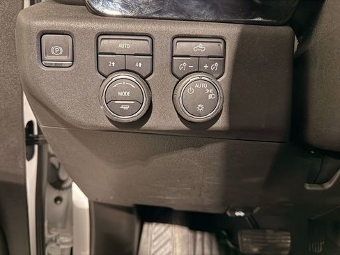 Used 2022 Chevrolet Silverado 1500 LT image 15