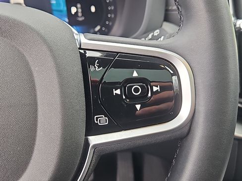 Used 2025 Volvo XC60 B5 Ultra image 22