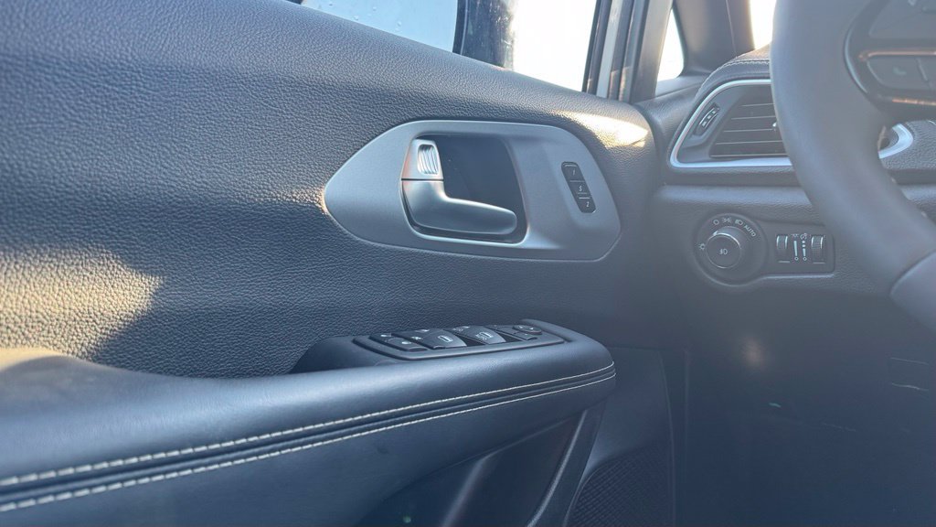 Used 2024 Chrysler Pacifica Touring-L w/ S Appearance Package FWD image 12