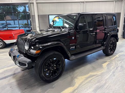 Used 2022 Jeep Wrangler Unlimited Sahara w/ Cold Weather Group AWD/4WD image 37