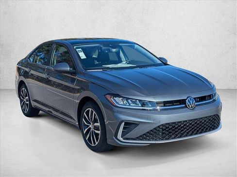 Certified 2025 Volkswagen Jetta SE w/ Sunroof Package image 7