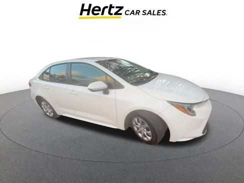 Used 2025 Toyota Corolla LE image 1