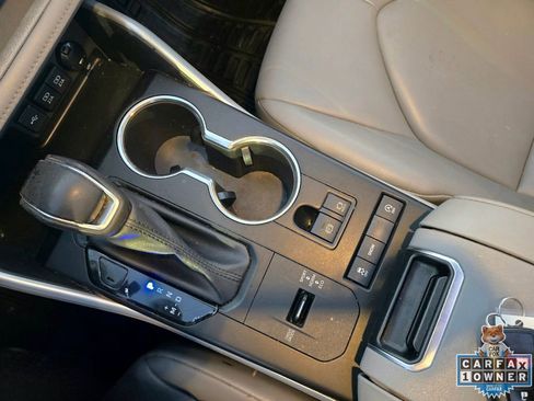 Used 2020 Toyota Highlander XLE image 31