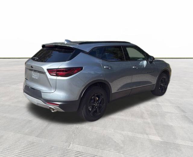 Used 2025 Chevrolet Blazer LT w/ Midnight/Sport Edition FWD image 8