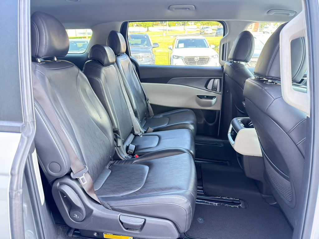 Used 2023 Kia Carnival LX FWD image 26