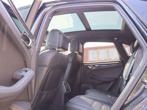 Used 2023 Porsche Macan Turbo AWD/4WD image 13
