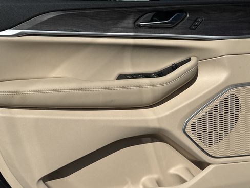 New 2026 Jeep Grand Cherokee L Limited AWD/4WD image 12