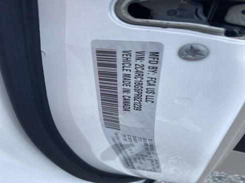 Used 2023 Chrysler Pacifica Touring-L FWD image 24