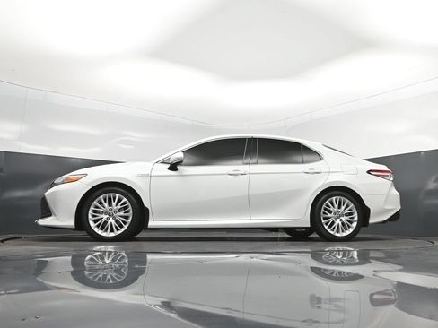 Used 2020 Toyota Camry XLE FWD image 39