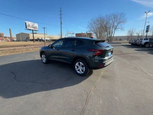 Certified 2025 Chevrolet Trax LS image 6