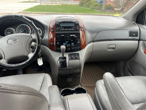 Used 2005 Toyota Sienna XLE image 16