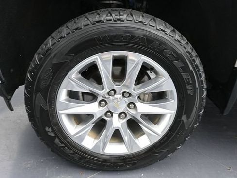 Used 2022 Chevrolet Silverado 1500 LTZ w/ Technology Package AWD/4WD image 22