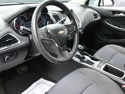 Used 2017 Chevrolet Cruze LT w/ Convenience Package FWD image 14
