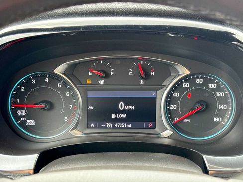 Used 2023 Chevrolet Traverse LT FWD image 34