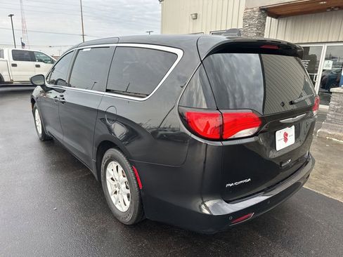 Used 2017 Chrysler Pacifica Touring image 9