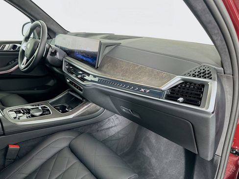 Used 2025 BMW X7 xDrive40i image 30