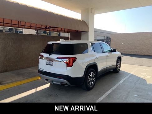 Used 2023 GMC Acadia SLE image 4