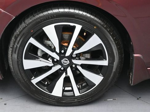 Used 2023 Nissan Sentra SV w/ SV Premium Package FWD image 36