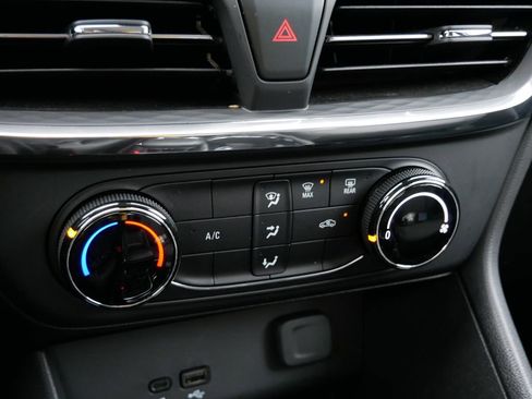 Used 2025 Buick Encore GX Preferred image 19