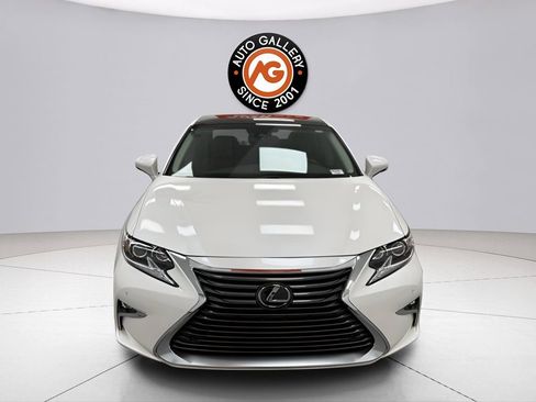 Used 2018 Lexus ES 350 w/ Luxury Package w/Wood Trim image 2