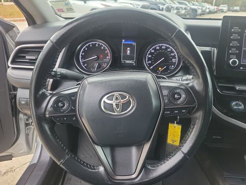 Certified 2021 Toyota Camry SE image 23