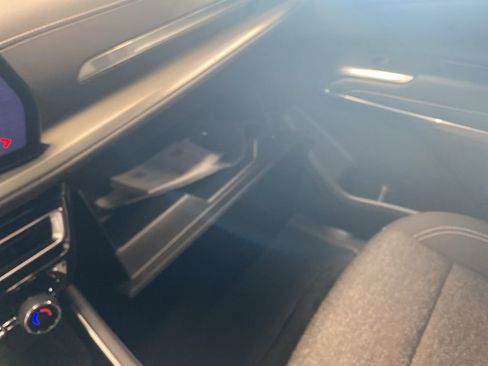 Used 2025 Chevrolet Traverse LT image 33