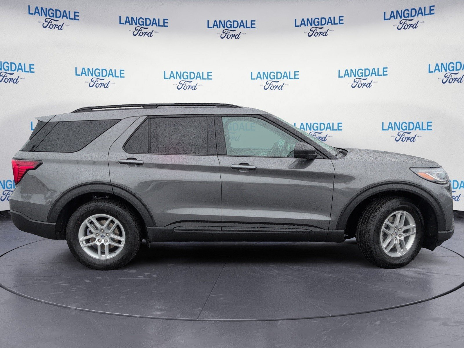 New 2027 Ford Explorer Active w/ Active Comfort Package RWD image 3