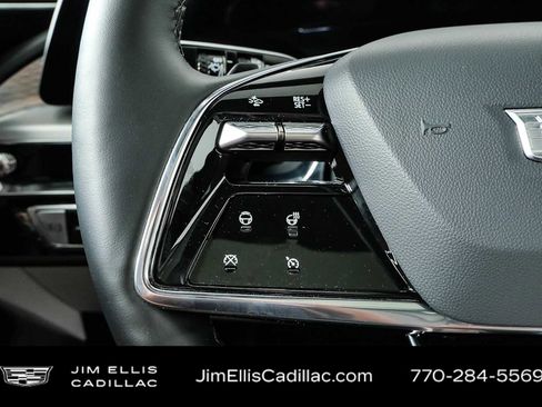 Used 2025 Cadillac Lyriq Luxury AWD/4WD image 11