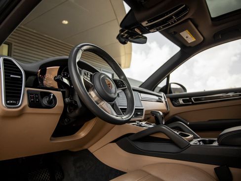 Certified 2019 Porsche Cayenne AWD/4WD image 4
