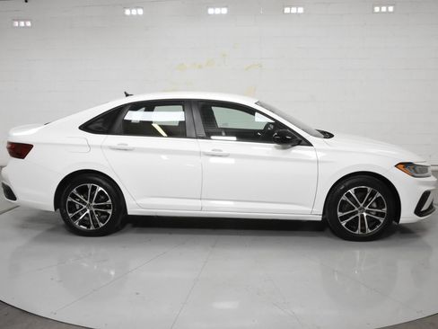 Used 2025 Volkswagen Jetta Sport FWD image 5