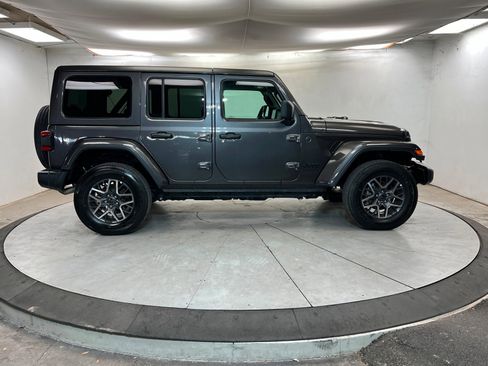 Certified 2025 Jeep Wrangler Sahara image 6