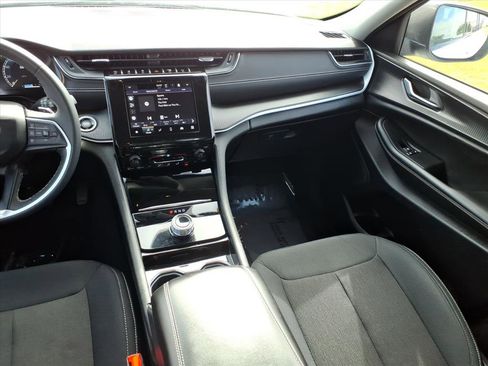 Used 2023 Jeep Grand Cherokee Laredo image 11