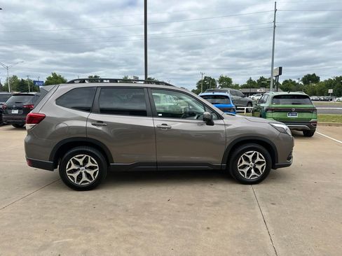 Used 2022 Subaru Forester Premium AWD/4WD image 4