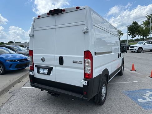 New 2025 RAM ProMaster 2500 w/ Convenience Group image 28