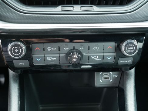 Used 2025 Jeep Compass Trailhawk w/ Trailhawk Elite Group AWD/4WD image 23