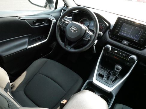 Certified 2021 Toyota RAV4 LE AWD/4WD image 9