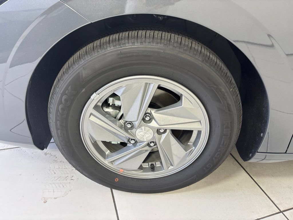 New 2026 Hyundai Elantra SE FWD image 9