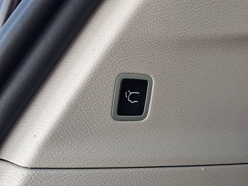 Used 2023 Chrysler Pacifica Touring-L FWD image 31